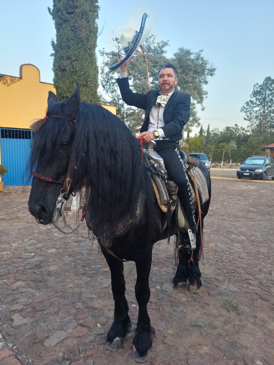 Efrén Montiel Madrid guitarra de golpe y voz