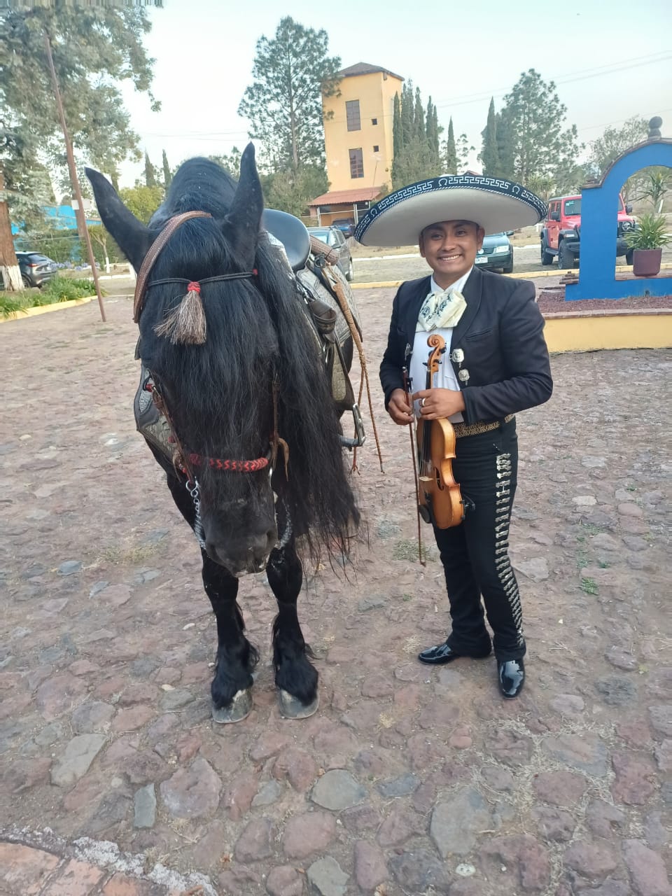 Luis Fernando(Nando) violín y voz